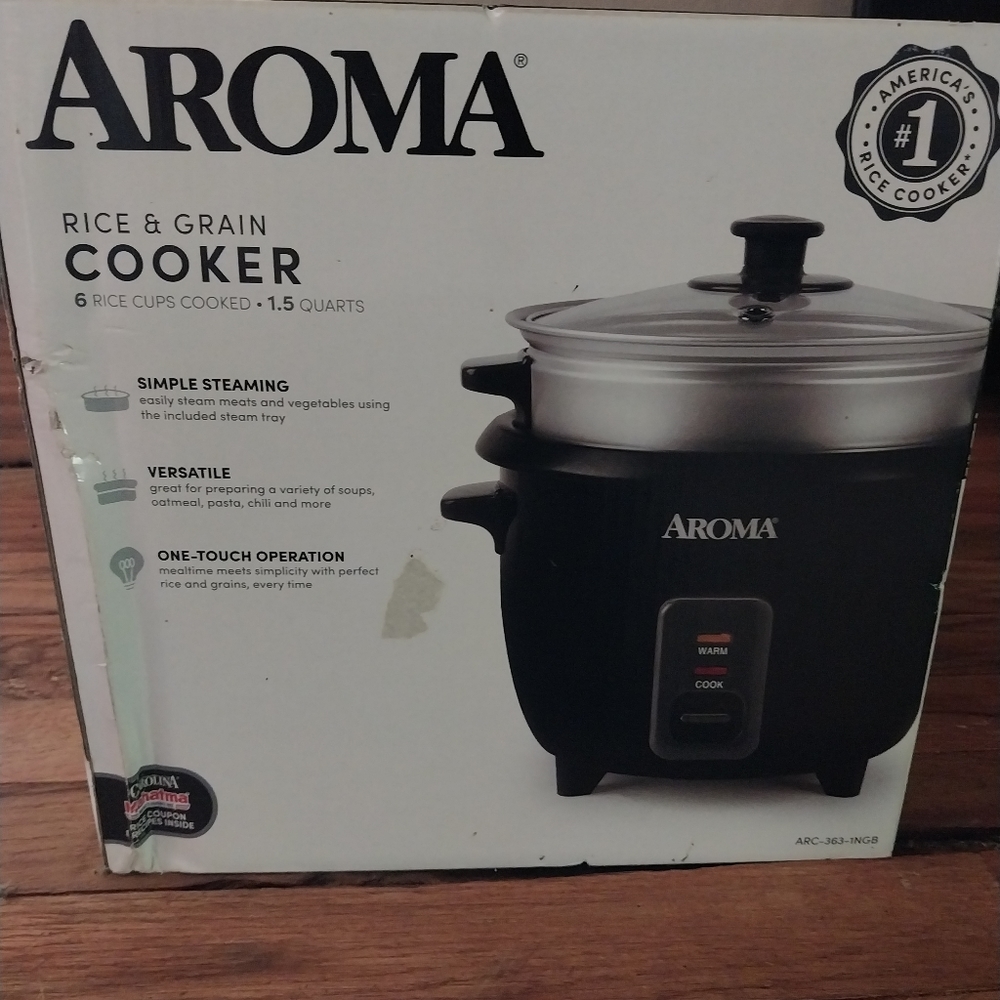 Aroma rice cooker with steamer. Nib